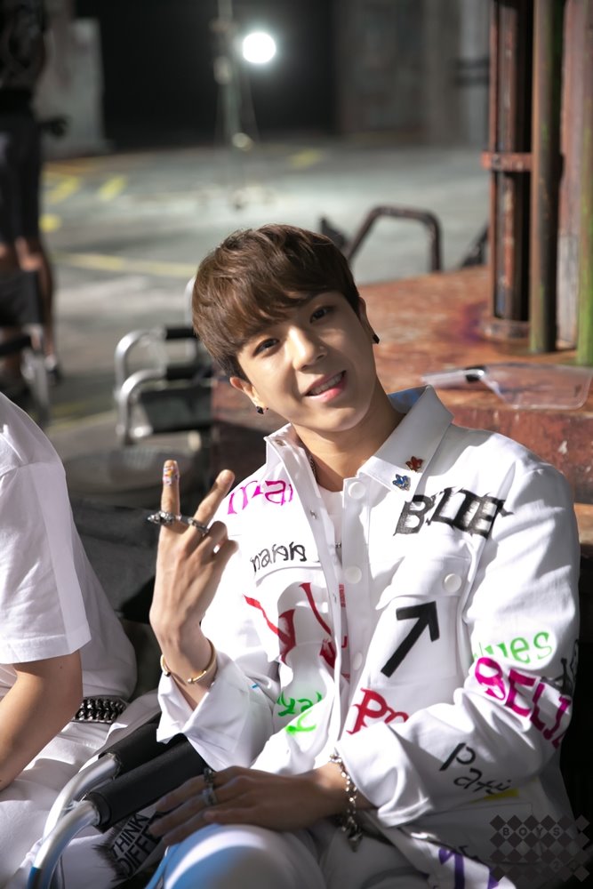 소년24BOYS24少年24E이로운소년로운