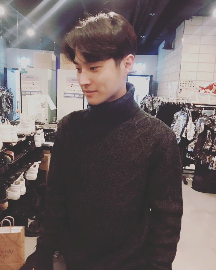 소년24BOYS24少年24EAWARDSUnitYellow